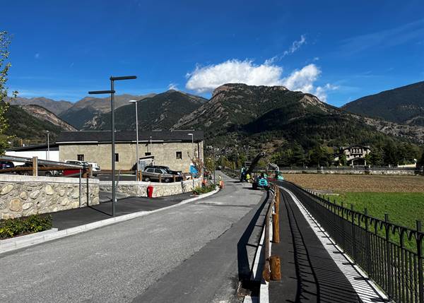 La carretera de Sispony i dels Plans clouen la seva reforma integral amb els treballs d’enquitranament
