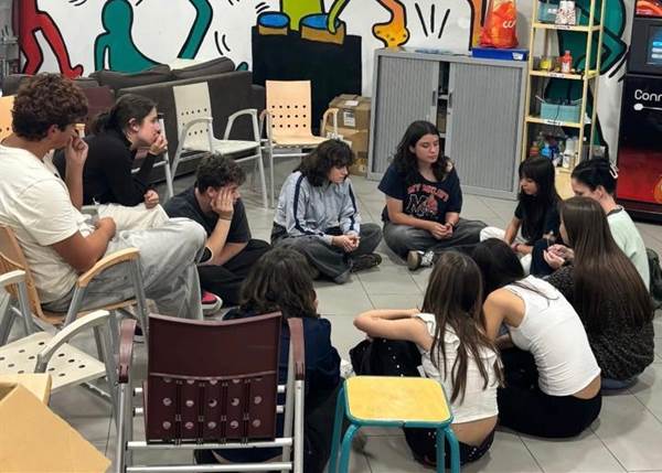 El grup de teatre The Teen Project presenta “Sí, vull?” a les Fontetes