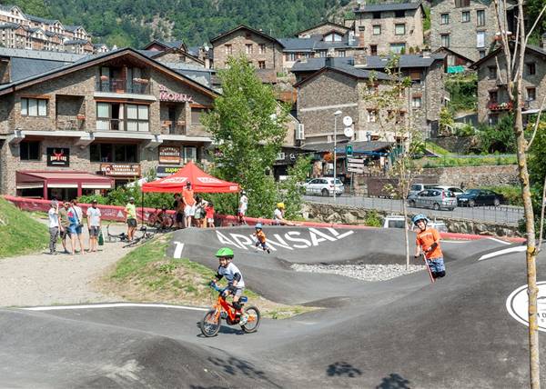 El poble d’Arinsal, epicentre de les accions per rebre la Vuelta