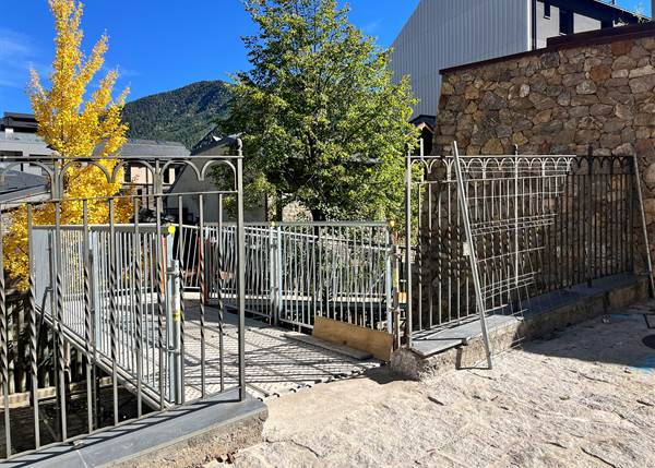 Rampa provisional per accedir a la part superior del camí de l’Església